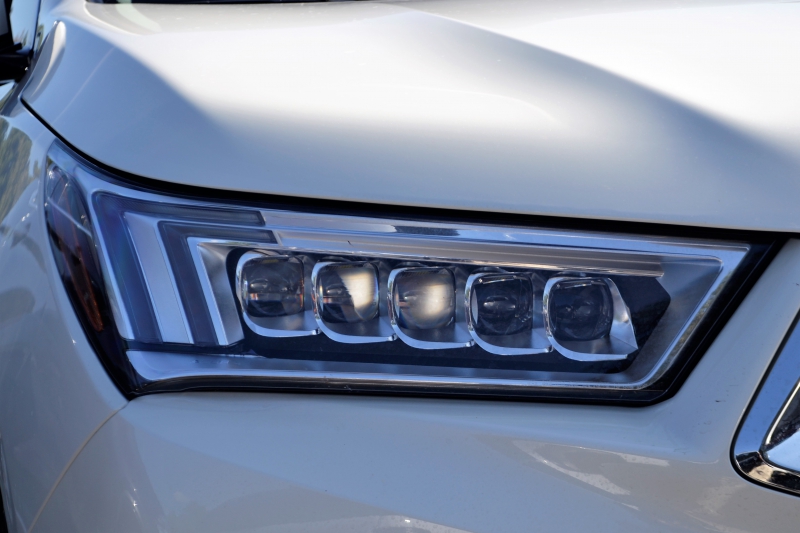 automobile-MOISSAC BELLEVUE-min_acura-headlamp-2834131